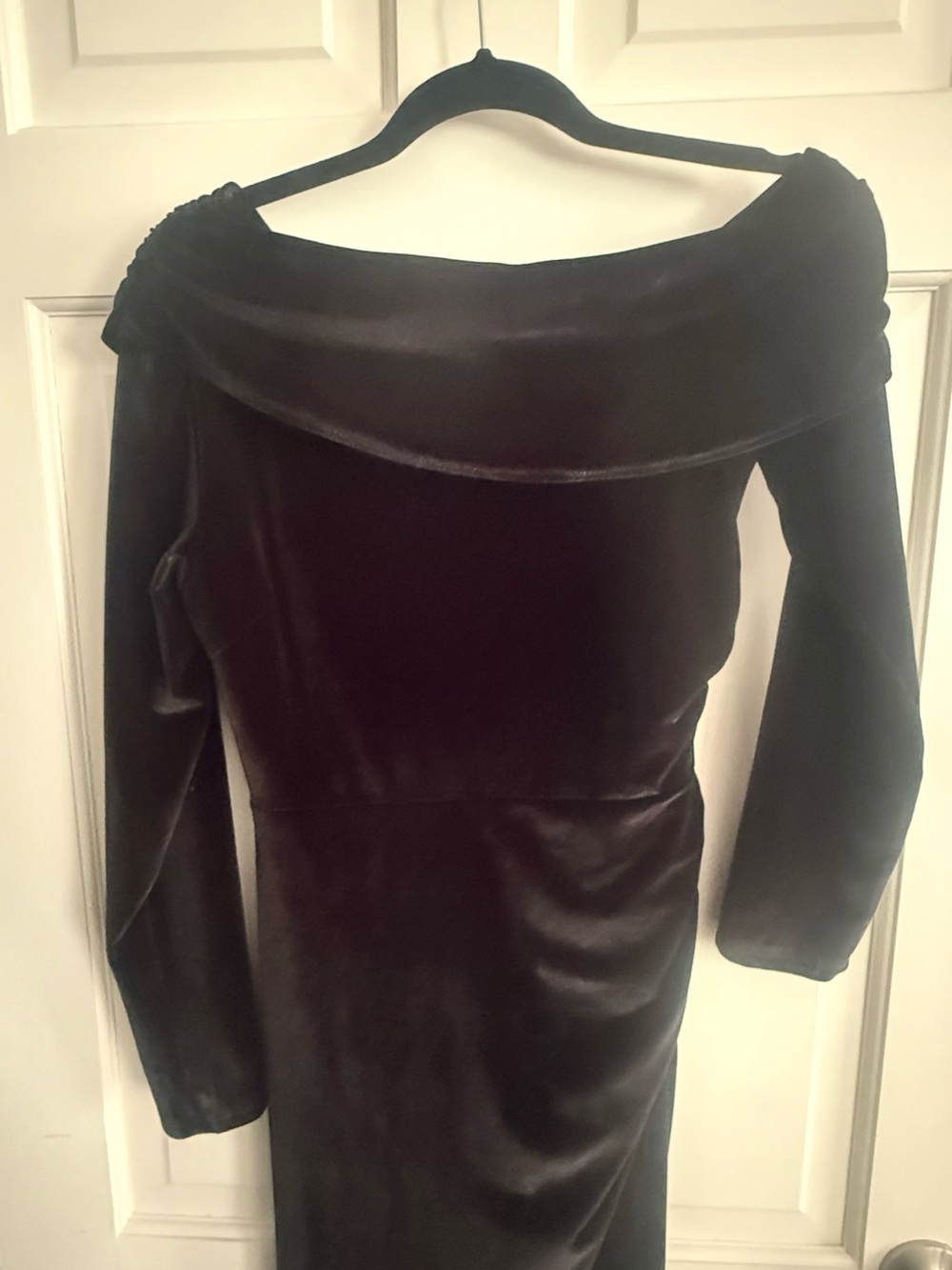 Excellent Off-Shoulder Velvet Women’s Dress Black Sz S/M. No inner tag. Stretch